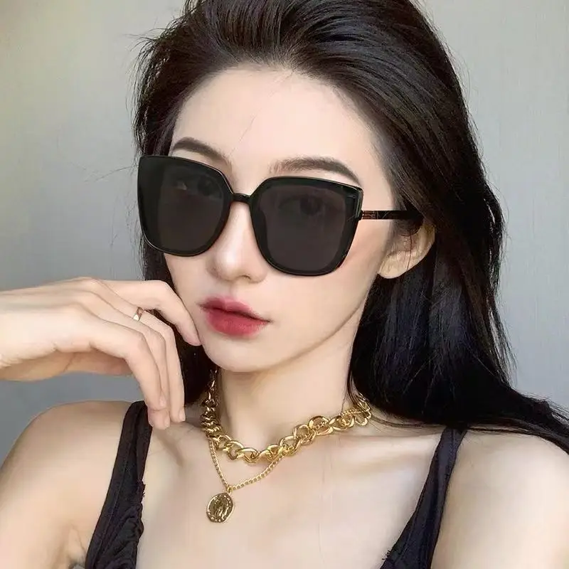 Street Fashion Clothing - Women's retro and versatile trendy sunglasses,