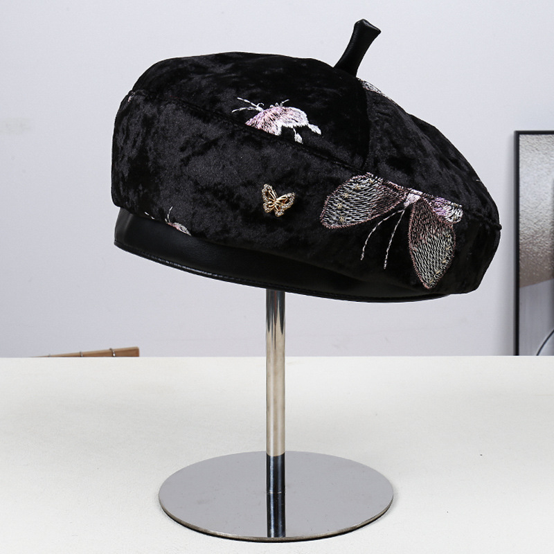 Fashionable Butterfly Embroide - đánh giá và giá Street Fashion Pose
